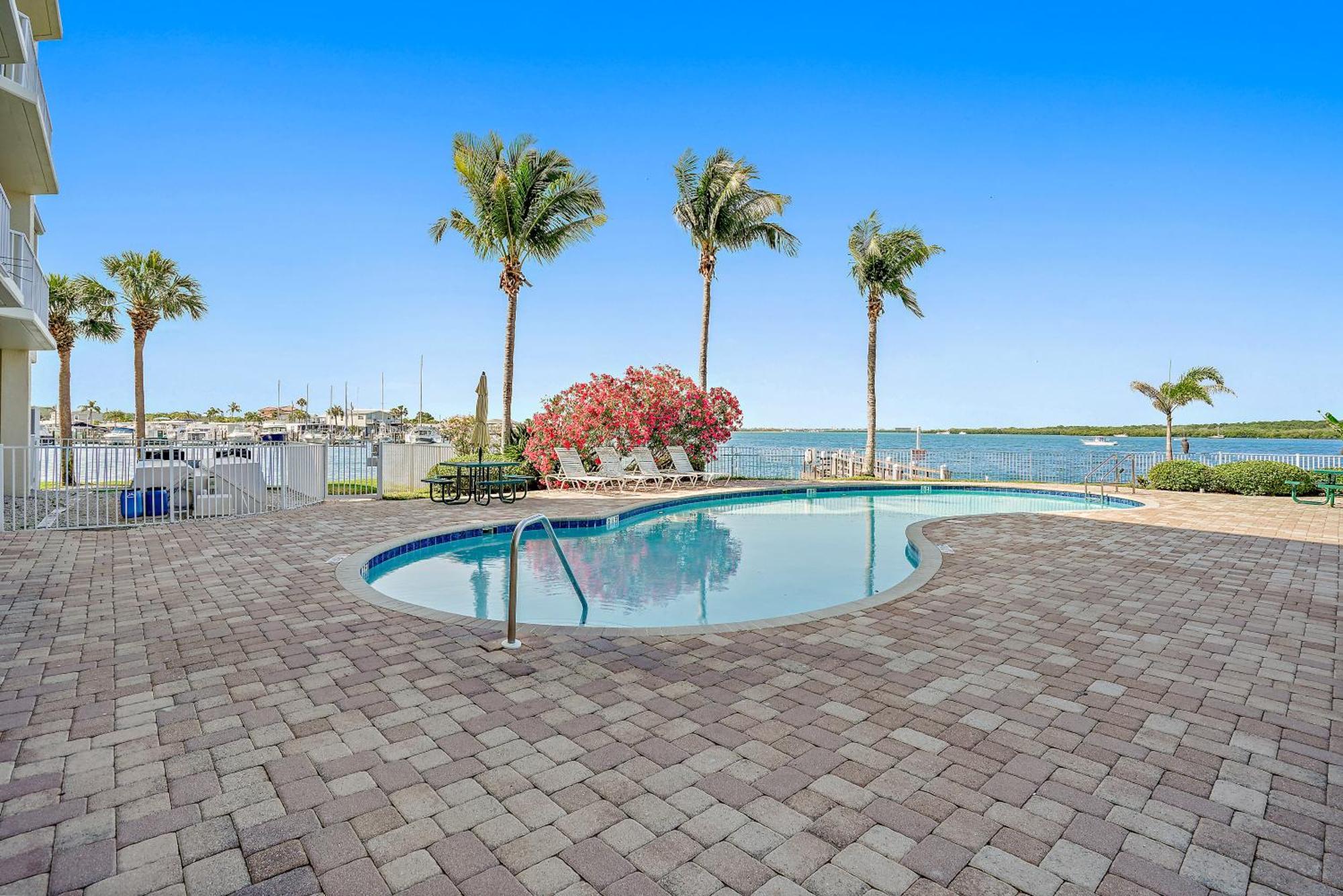 Oceanfront Luxury Condo! Mins To Beach! Rum Bar Next Door! San Petersburgo Exterior foto